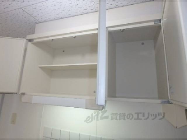 キッチン　上部収納