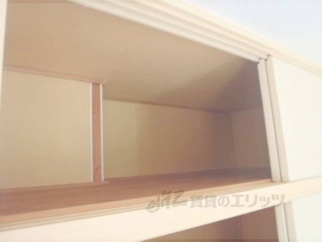 洋室　上部　収納