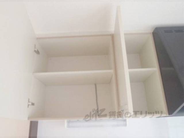 キッチン　上部　棚