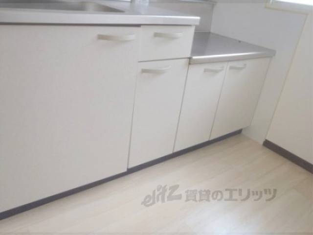 キッチン　下部　棚