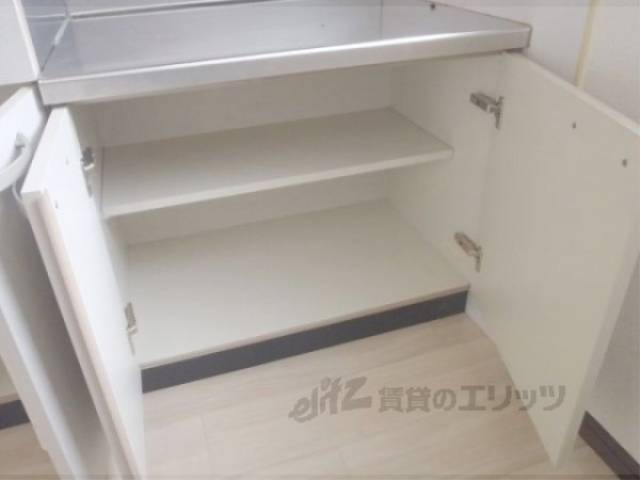 キッチン　下部　棚