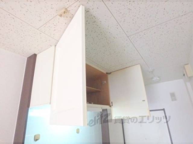 キッチン　上部収納