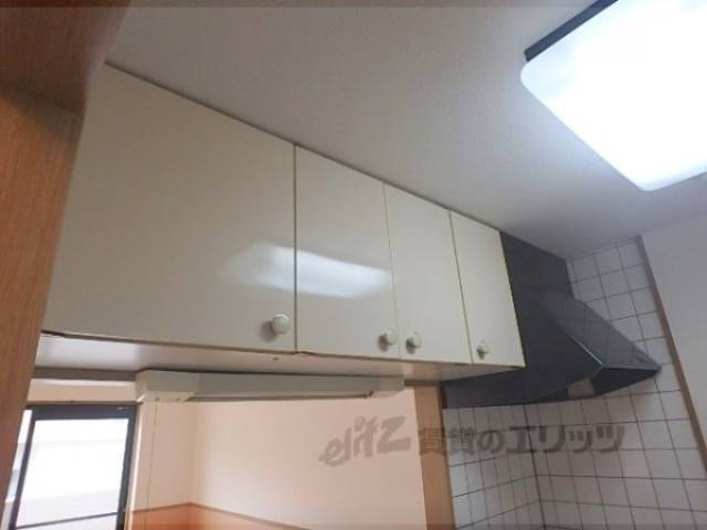 キッチン　上部収納