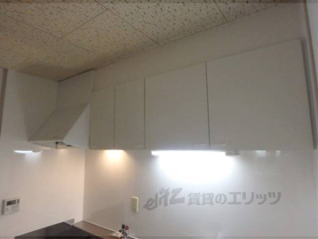 キッチン　キッチン上部収納