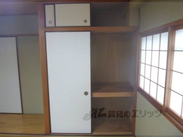 和室　収納