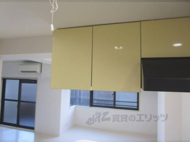 キッチン　上部収納