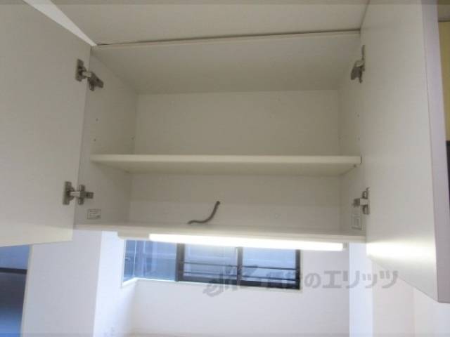 キッチン　上部収納