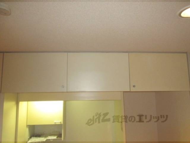 キッチン　上部収納
