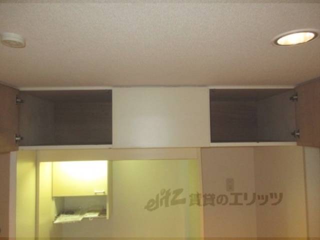 キッチン　上部収納