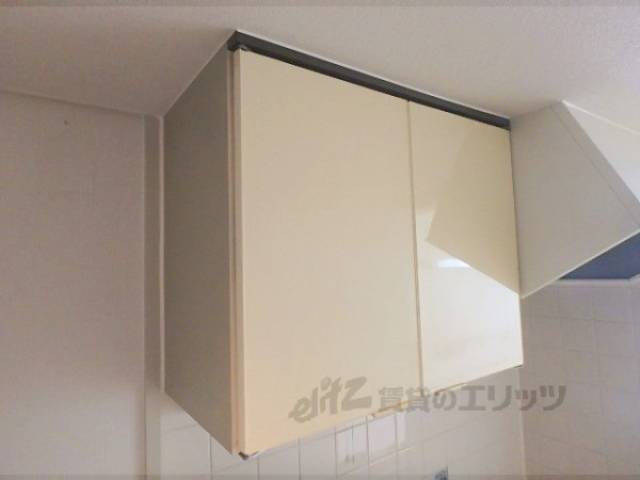キッチン　上部収納