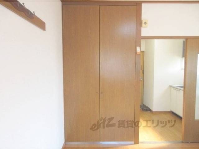 収納　エアコン付き８帖洋室です。