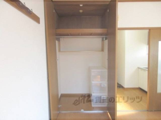 収納　エアコン付き８帖洋室です。