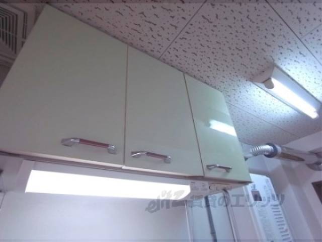 キッチン　上部収納