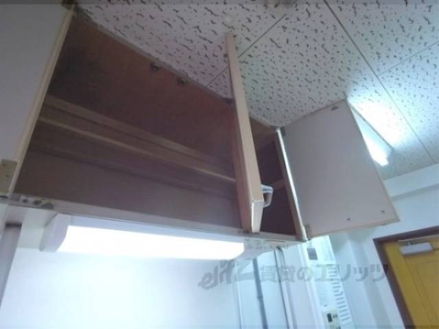 キッチン　上部収納