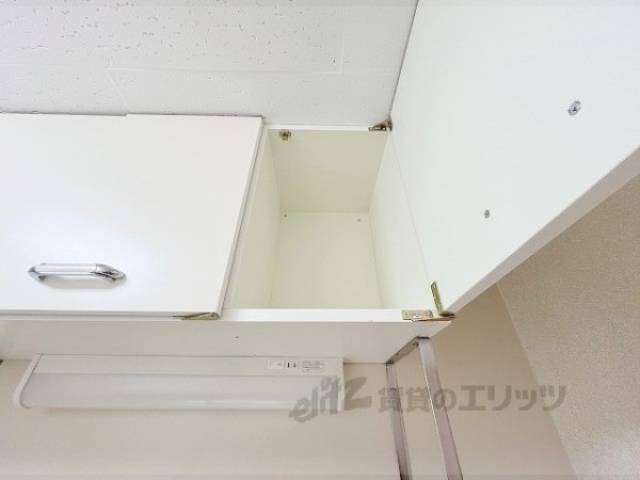 キッチン　上部収納