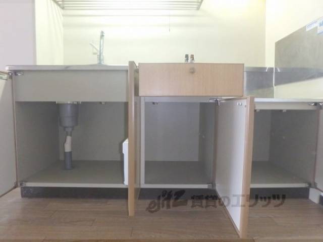 収納　キッチン下