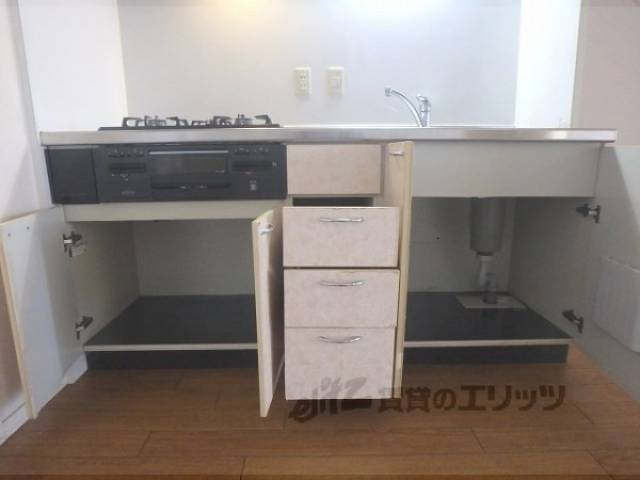 収納　キッチン下