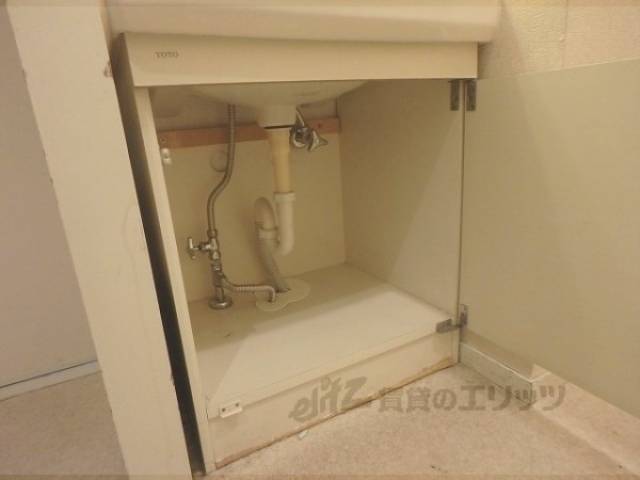 収納　洗面台下