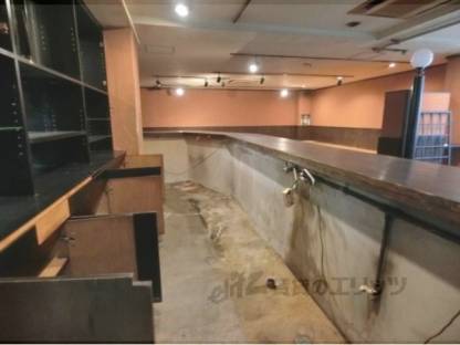 カウンター内側