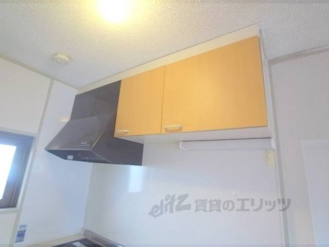 収納　キッチン上部
