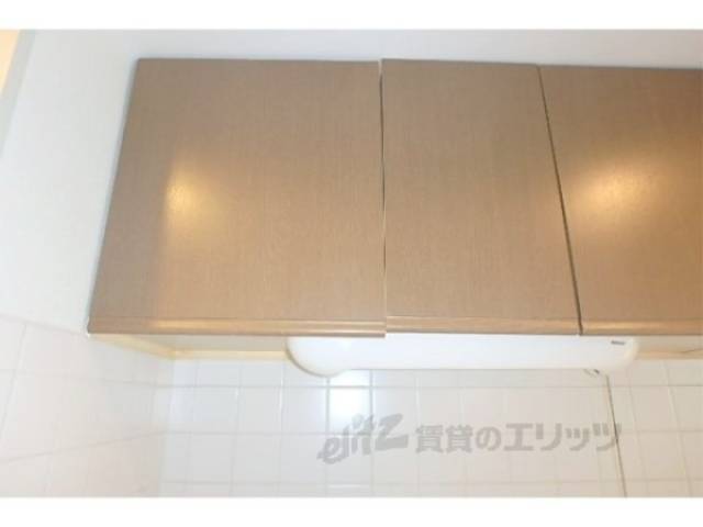 キッチン　上部収納棚