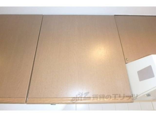 キッチン　上部収納棚