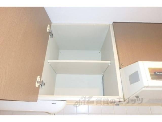 キッチン　上部収納棚