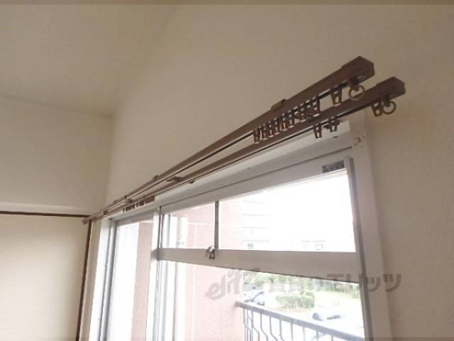 カーテンレール　カーテンレールは二つあります
