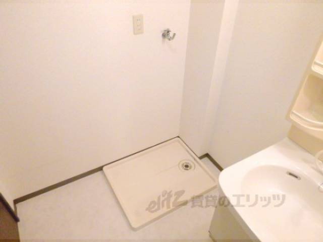 洗濯機置場　洗面所横です