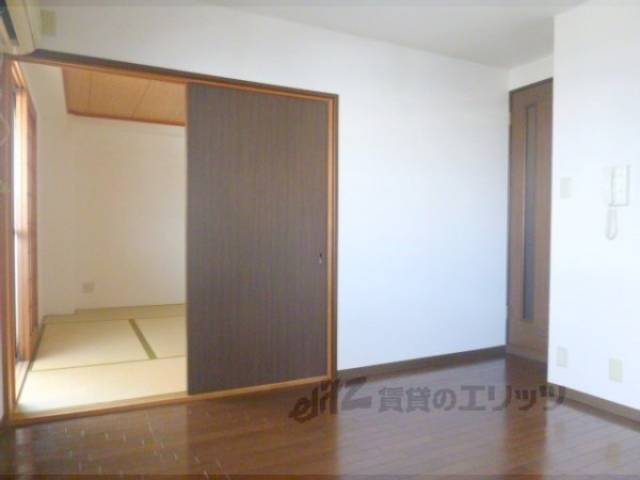 リビング　和室と繋がっています