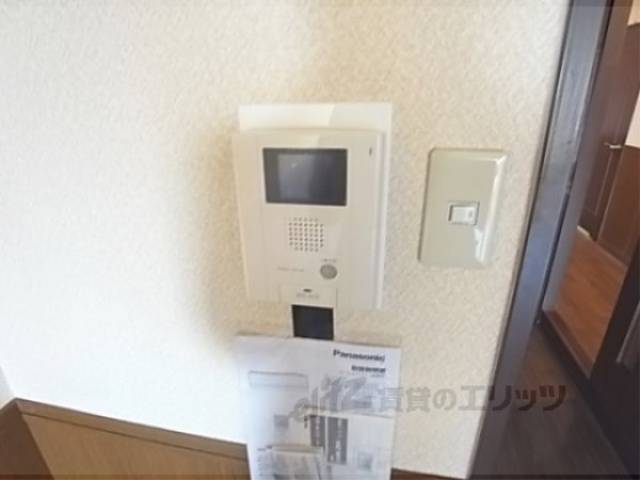 ドアフォン（ＴＶ含）　オートロック付きです。