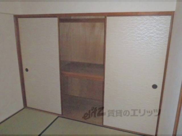 収納　壁一面の押し入れです。