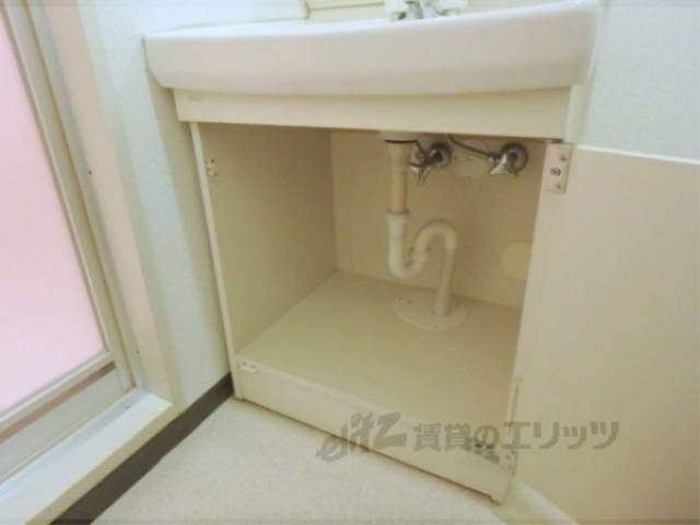 洗面所　洗面所下部収納