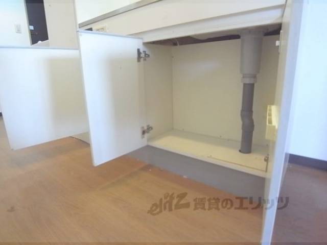 収納　エアコン