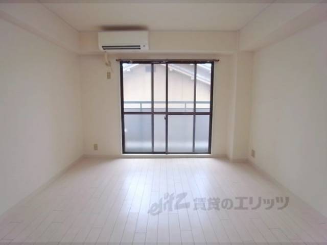 洋室　６帖　西向き