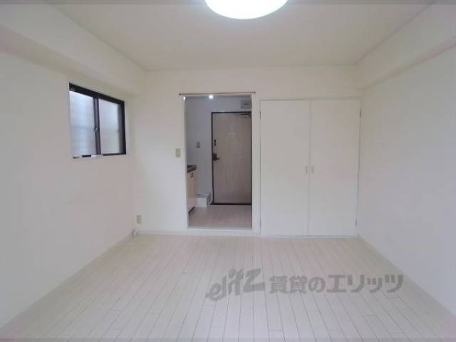 洋室　白が基調ですね