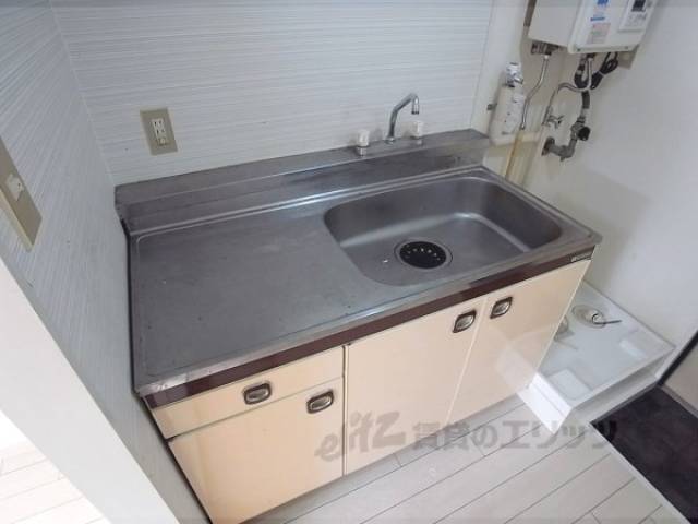 キッチン　まな板も置けそうですね