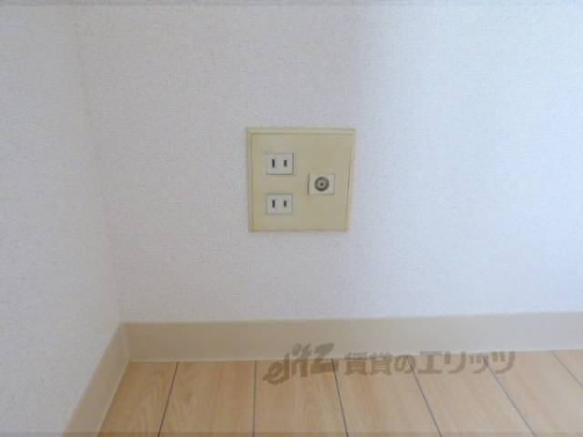 洋室コンセント　2箇所