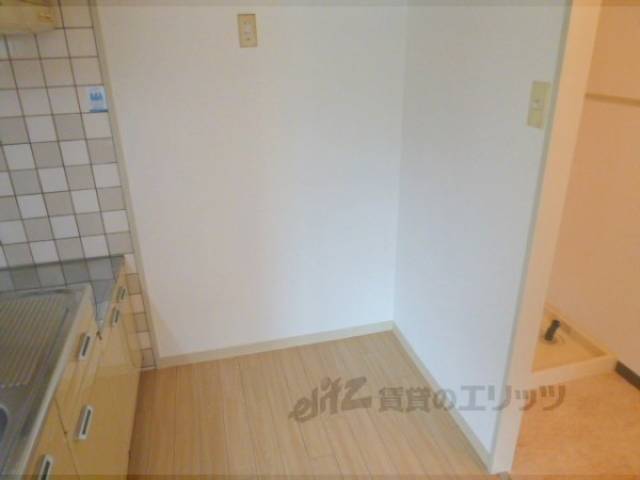 冷蔵庫置場　キッチン横