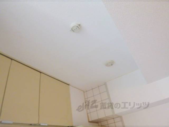 照明　コンセント　キッチン部分