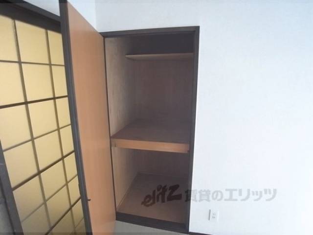 和室　収納