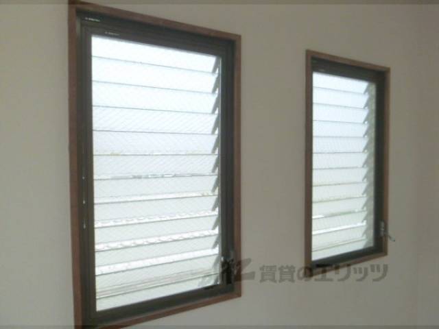 洋室　西側小窓