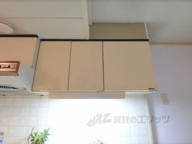 キッチン　上部収納