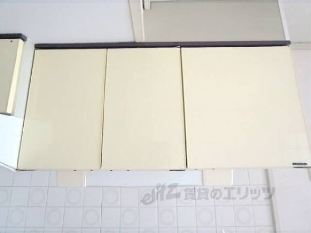 キッチン　上部収納