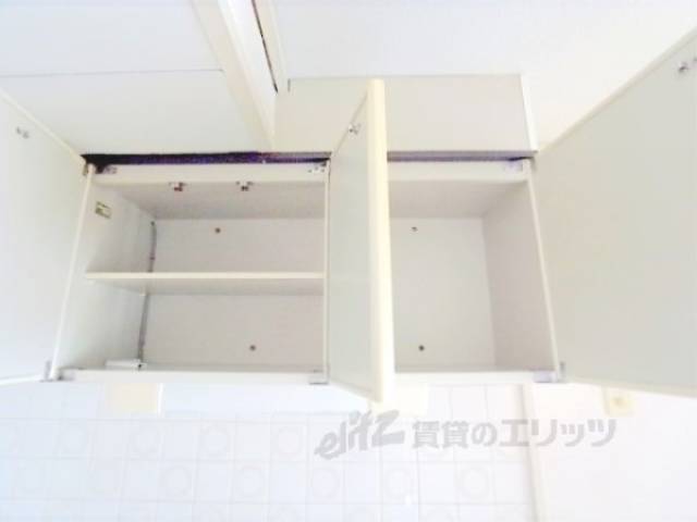 キッチン　上部収納　たくさん入れられて便利です。