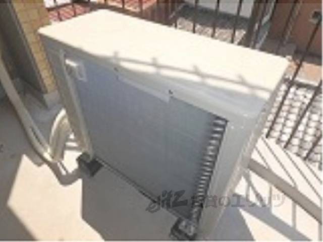 ベランダ　室外機