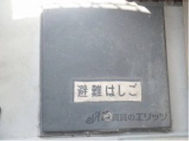 ベランダ　避難はしご