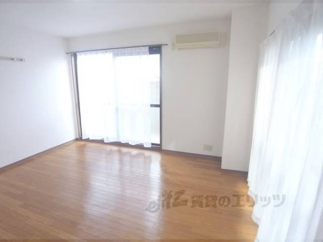 洋室　トイレ収納