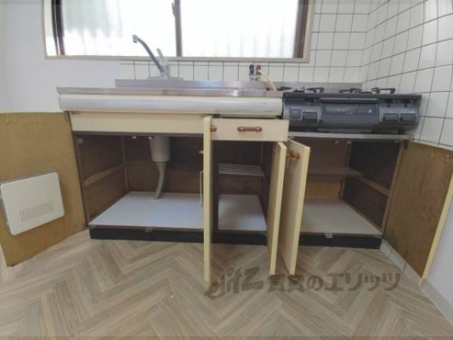 キッチン　収納下部