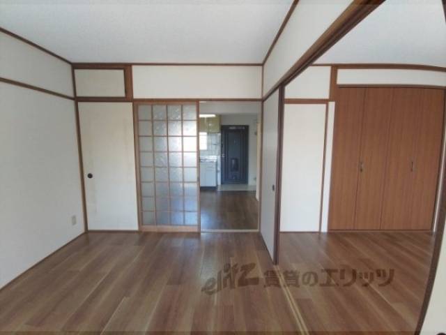 洋室　クローゼットもあって便利です!